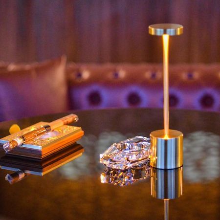 Century Marina Hotel - Lusail Esterno foto The table lamp