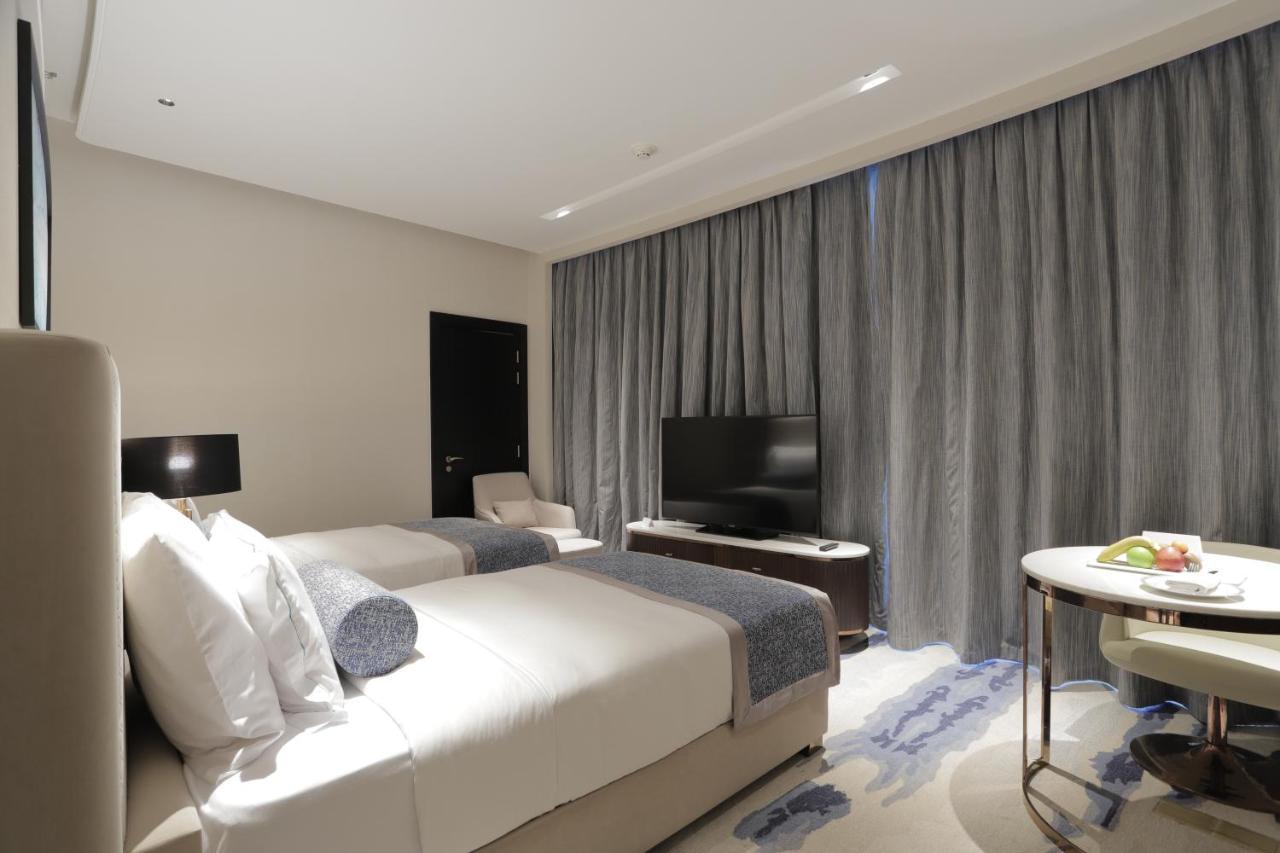Century Marina Hotel - Lusail Esterno foto Deluxe Room