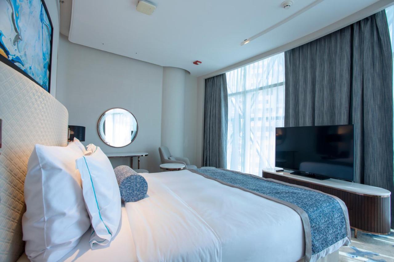 Century Marina Hotel - Lusail Esterno foto A bedroom at the hotel