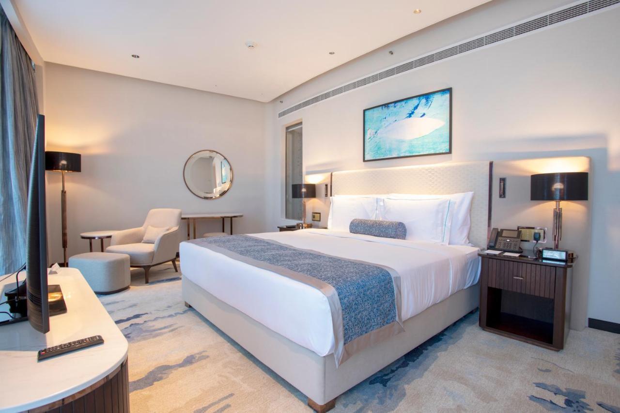 Century Marina Hotel - Lusail Esterno foto Deluxe Room