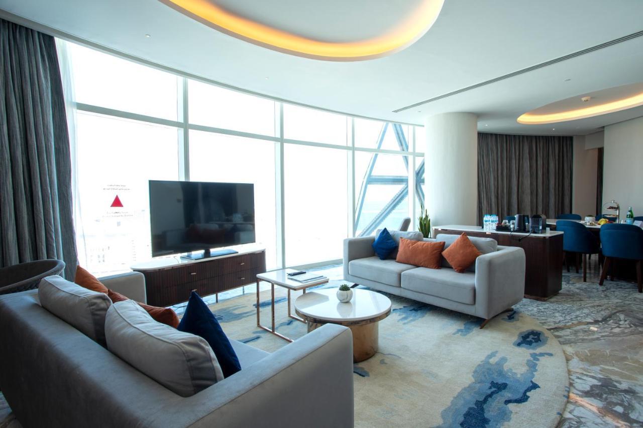 Century Marina Hotel - Lusail Esterno foto A suite at the hotel