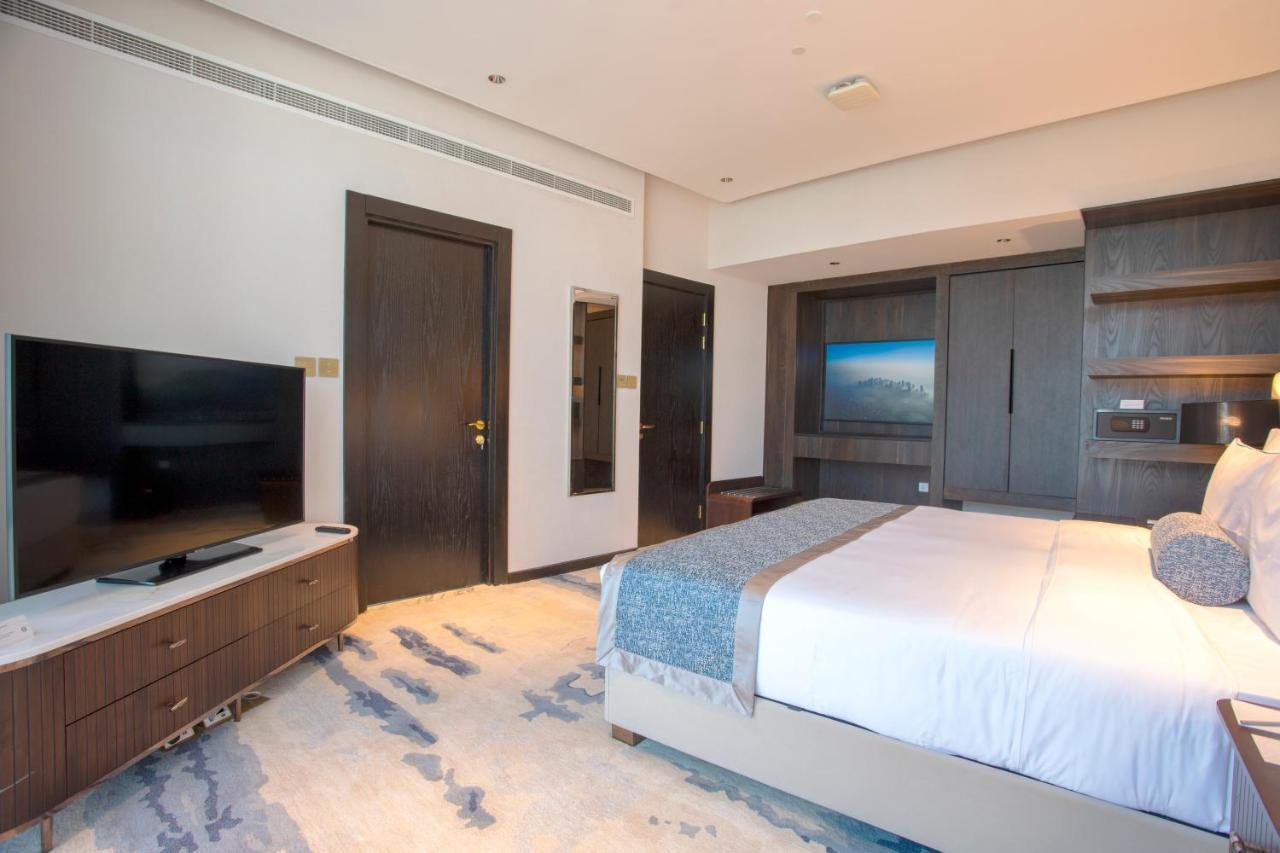 Century Marina Hotel - Lusail Esterno foto A bedroom at the hotel