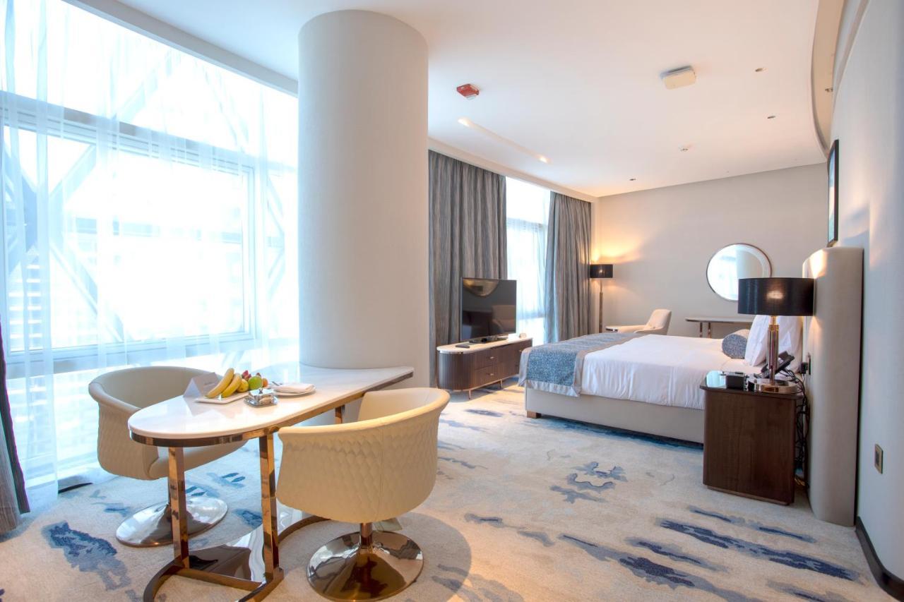 Century Marina Hotel - Lusail Esterno foto A suite at the hotel