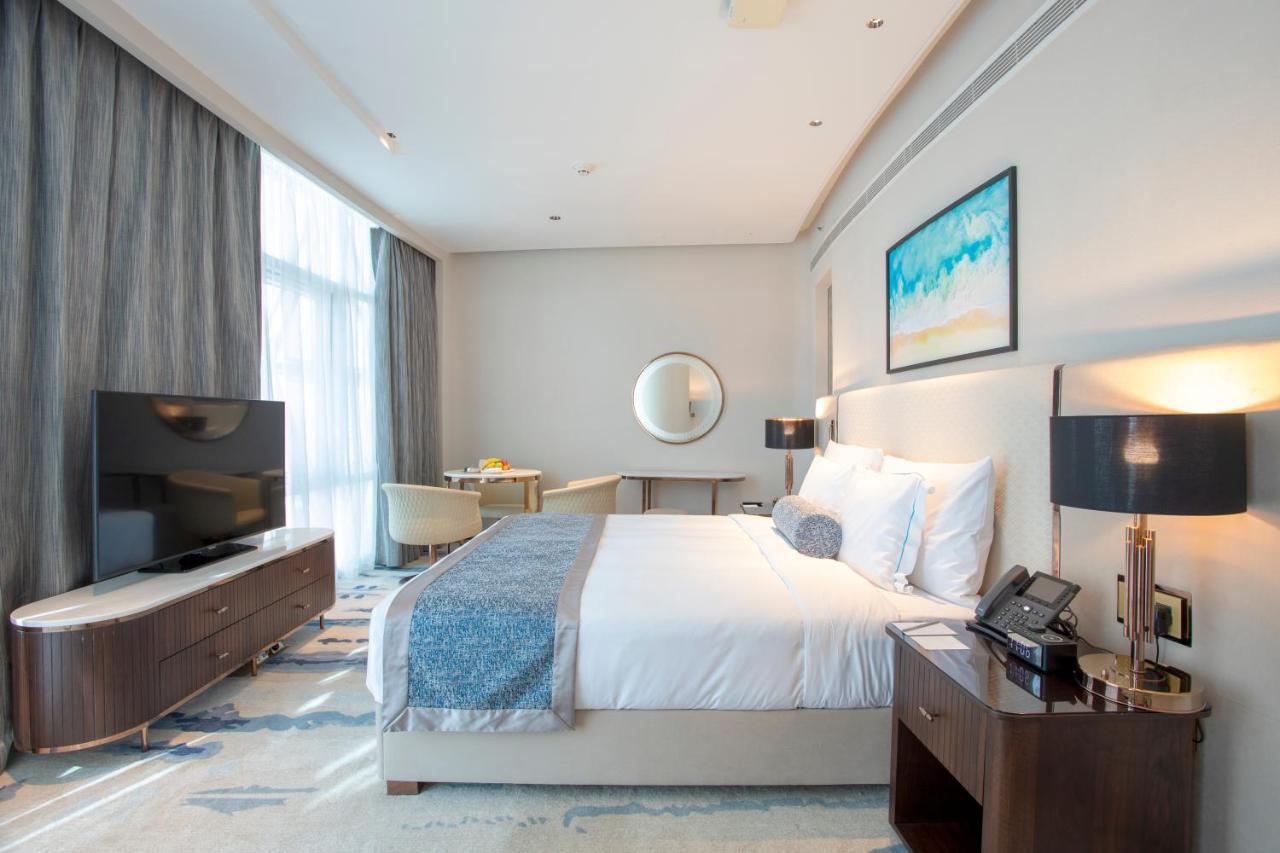 Century Marina Hotel - Lusail Esterno foto A bedroom at the hotel