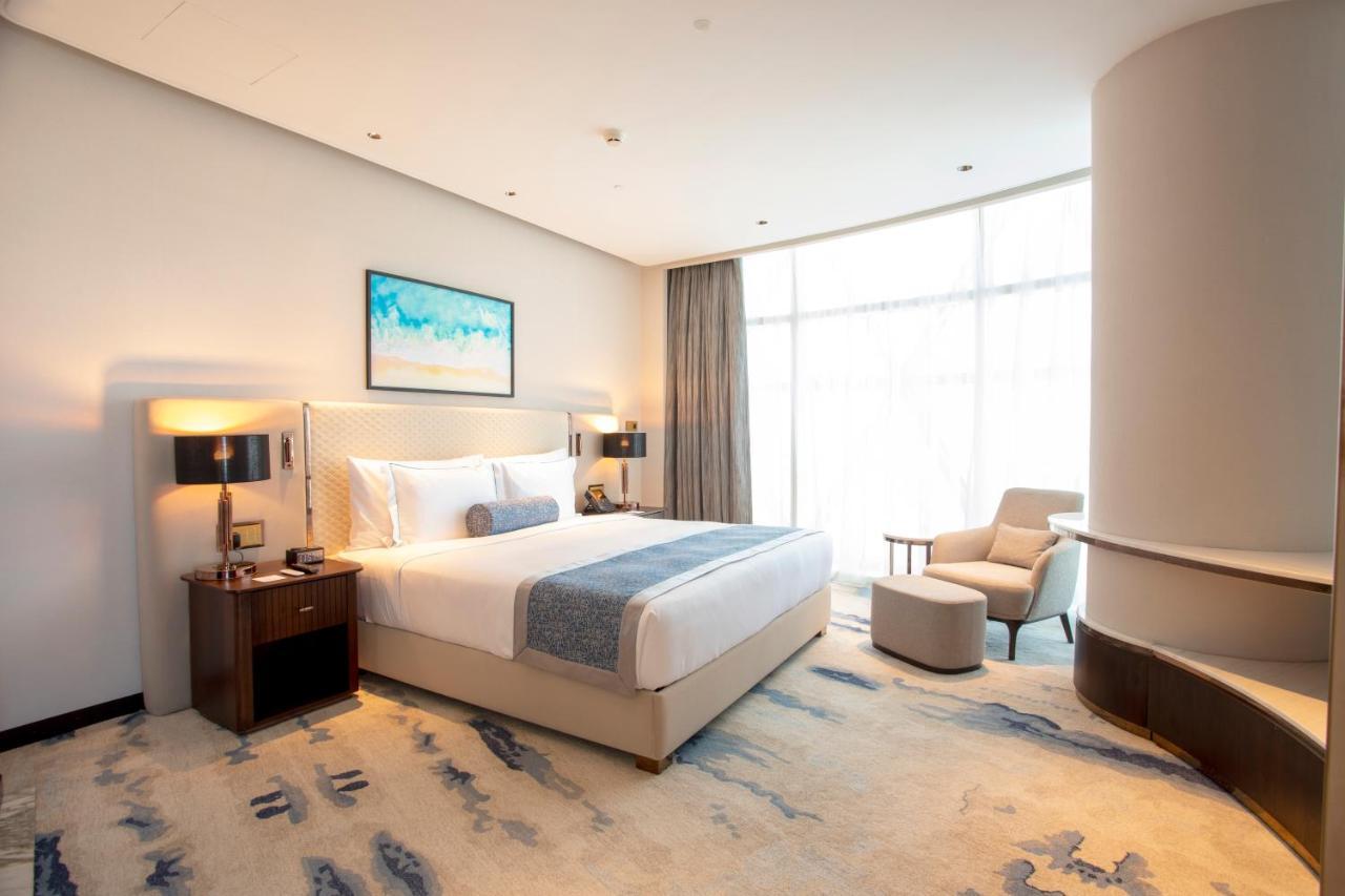 Century Marina Hotel - Lusail Esterno foto A bedroom at the hotel