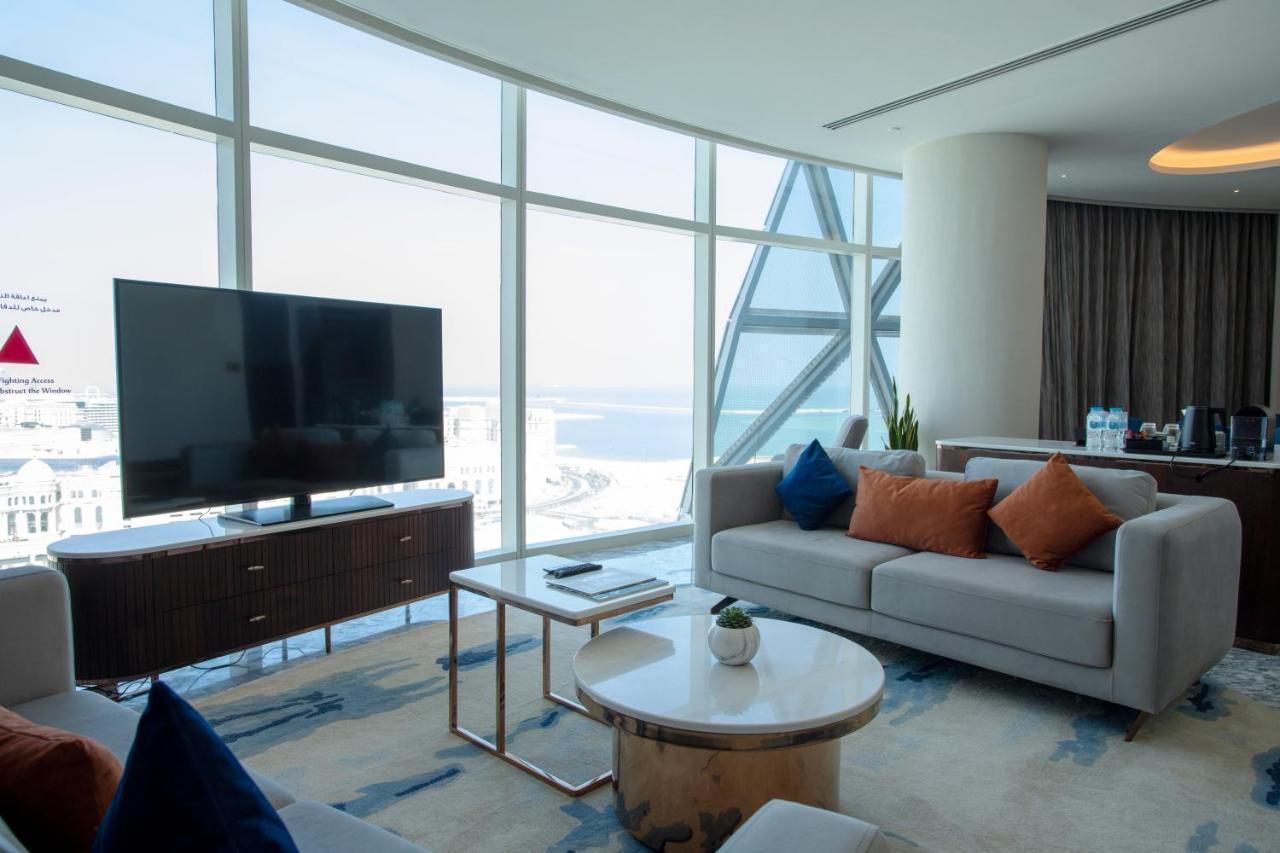 Century Marina Hotel - Lusail Esterno foto A living room in a suite at the hotel