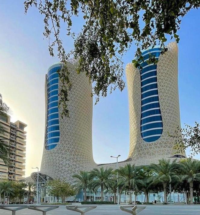 Century Marina Hotel - Lusail Esterno foto Al Hamra Towers