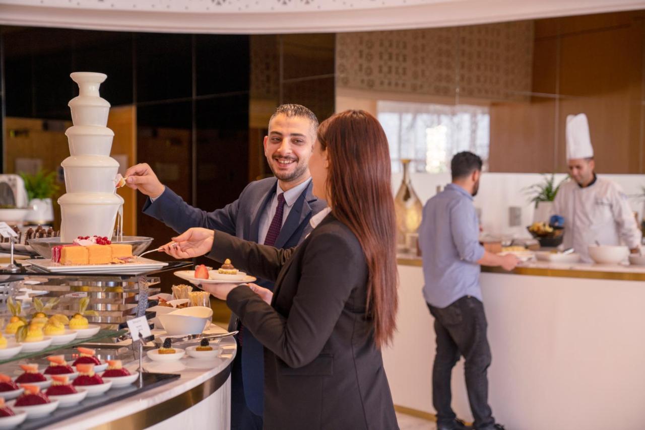 Century Marina Hotel - Lusail Esterno foto Chocolate fountain